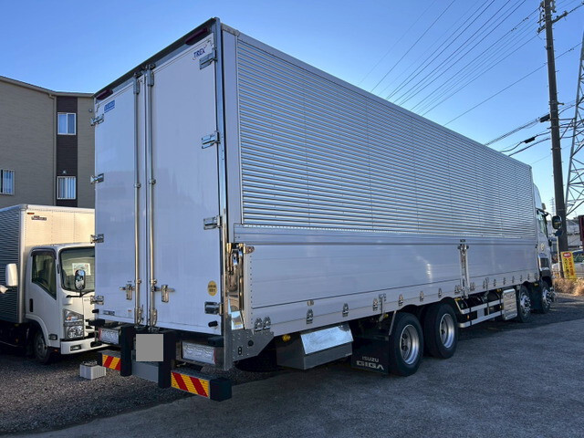 いすゞギガアルミウイング大型（10t）[写真02]