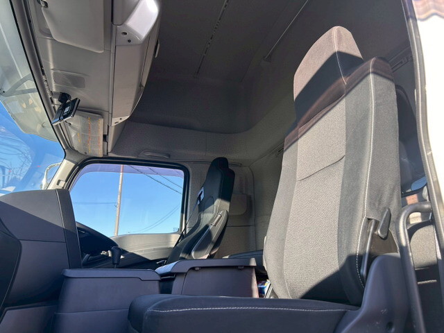 いすゞギガアルミウイング大型（10t）[写真20]