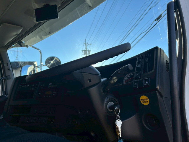 いすゞギガアルミウイング大型（10t）[写真21]