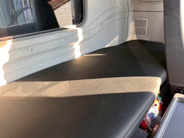 いすゞギガアルミウイング大型（10t）[写真22]