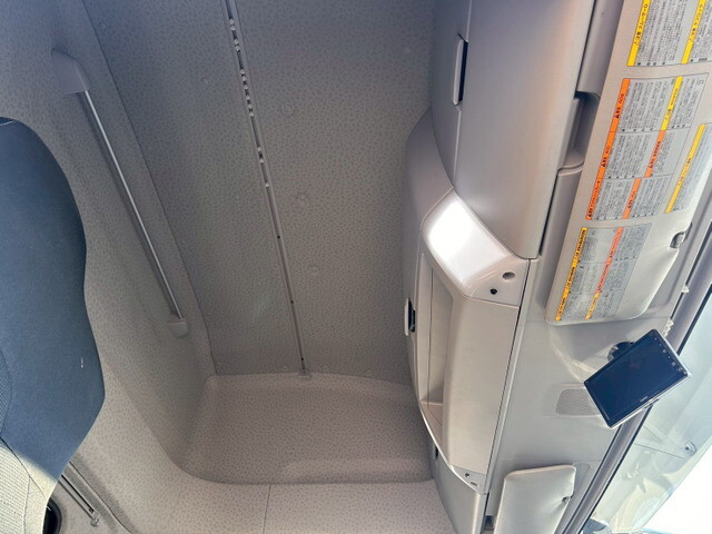 いすゞギガアルミウイング大型（10t）[写真23]