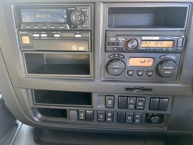 いすゞギガアルミウイング大型（10t）[写真29]