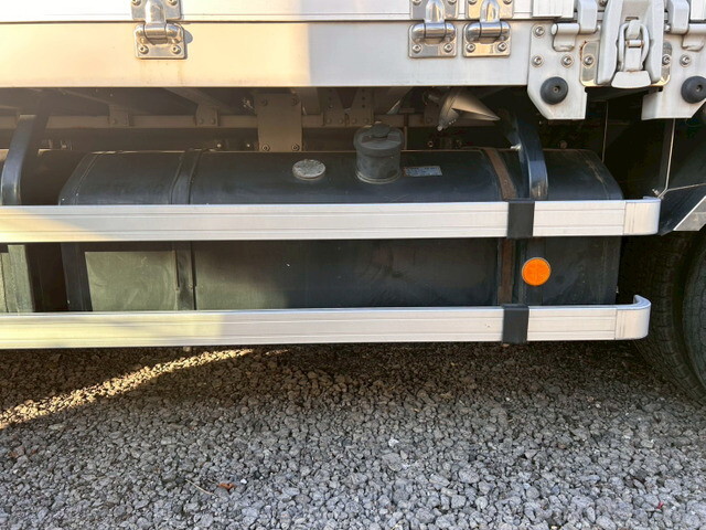 いすゞギガアルミウイング大型（10t）[写真34]