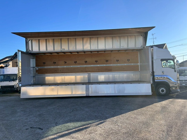 いすゞギガアルミウイング大型（10t）[写真08]