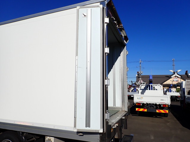 いすゞエルフ冷凍車（冷蔵車）小型（2t・3t）[写真12]