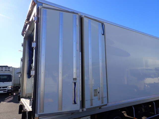 いすゞエルフ冷凍車（冷蔵車）小型（2t・3t）[写真13]