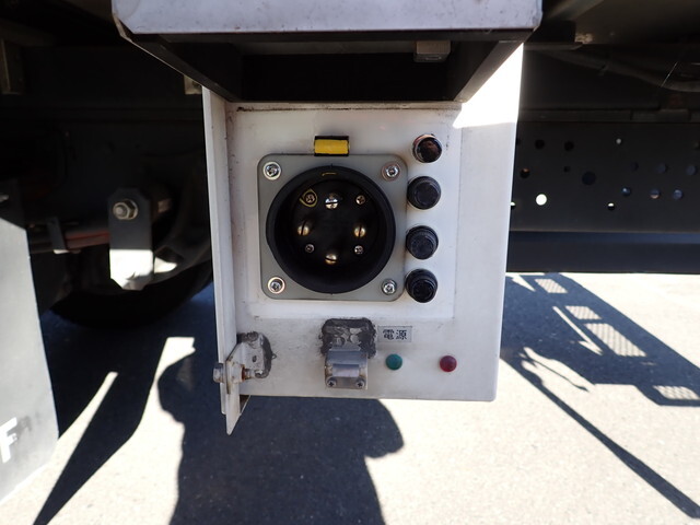 いすゞエルフ冷凍車（冷蔵車）小型（2t・3t）[写真24]