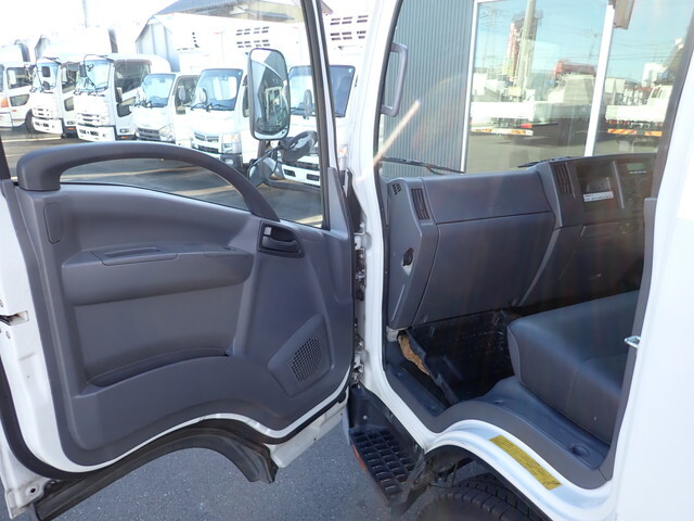 いすゞエルフ冷凍車（冷蔵車）小型（2t・3t）[写真32]