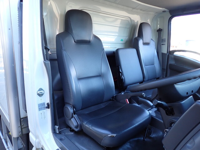 いすゞエルフ冷凍車（冷蔵車）小型（2t・3t）[写真34]