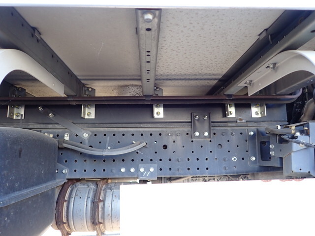 いすゞエルフ冷凍車（冷蔵車）小型（2t・3t）[写真08]