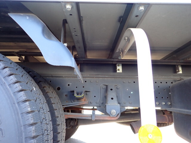 いすゞエルフ冷凍車（冷蔵車）小型（2t・3t）[写真09]