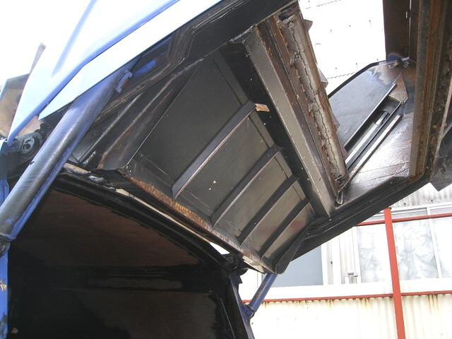 いすゞエルフパッカー車（塵芥車）小型（2t・3t）[写真13]