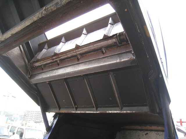 いすゞエルフパッカー車（塵芥車）小型（2t・3t）[写真14]