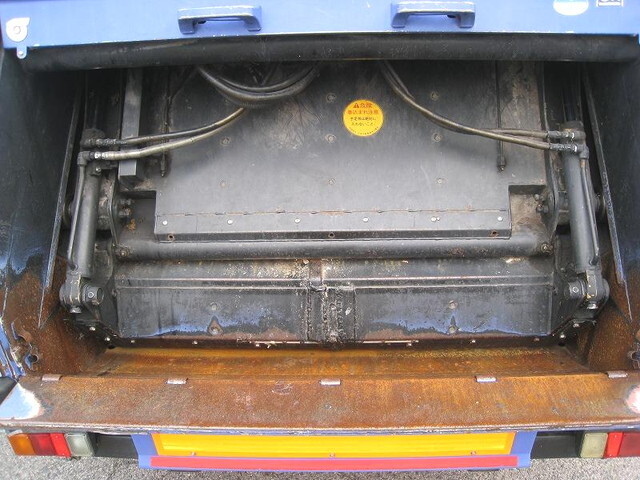 いすゞエルフパッカー車（塵芥車）小型（2t・3t）[写真07]