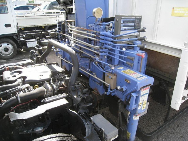 いすゞエルフクレーン4段小型（2t・3t）[写真12]