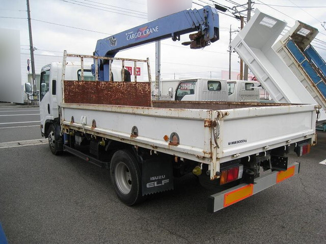 いすゞエルフクレーン4段小型（2t・3t）[写真04]