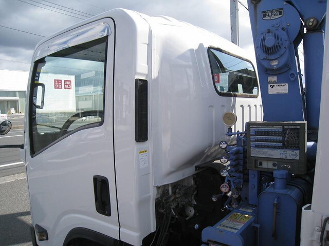 いすゞエルフクレーン4段小型（2t・3t）[写真05]