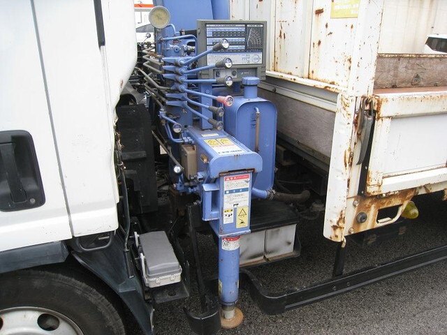 いすゞエルフクレーン4段小型（2t・3t）[写真09]