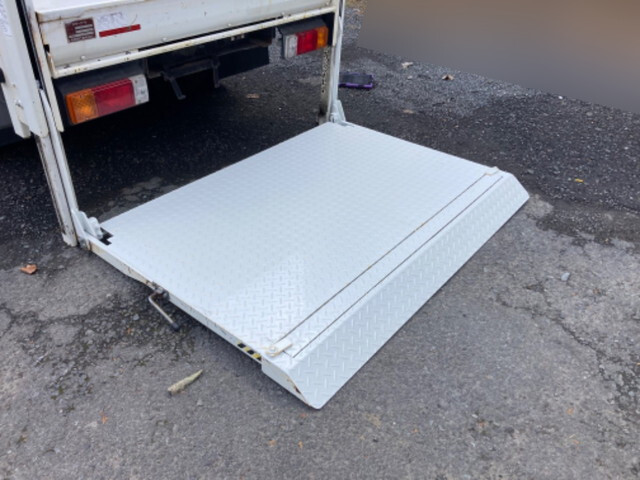 日野デュトロ平ボディ小型（2t・3t）[写真13]