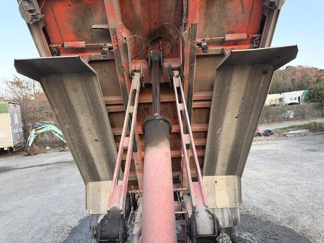 日野プロフィアダンプ大型（10t）[写真17]