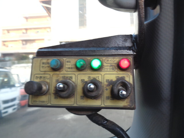 いすゞエルフパッカー車（塵芥車）小型（2t・3t）[写真40]