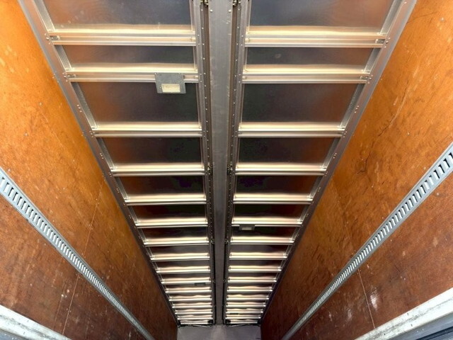 UDトラックスクオンアルミウイング大型（10t）[写真11]