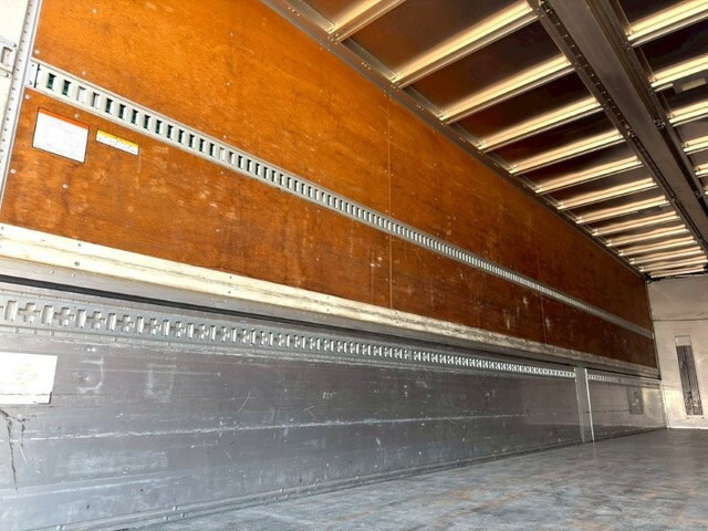 UDトラックスクオンアルミウイング大型（10t）[写真12]