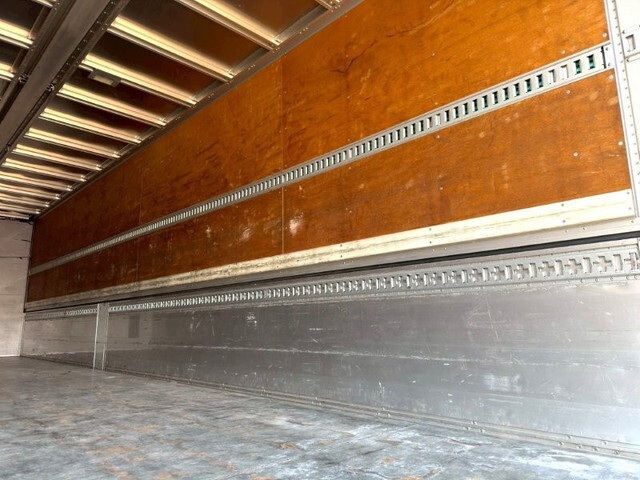 UDトラックスクオンアルミウイング大型（10t）[写真13]