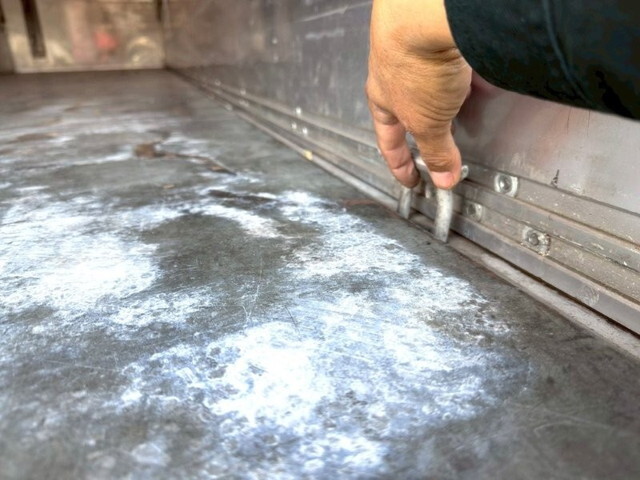 UDトラックスクオンアルミウイング大型（10t）[写真14]