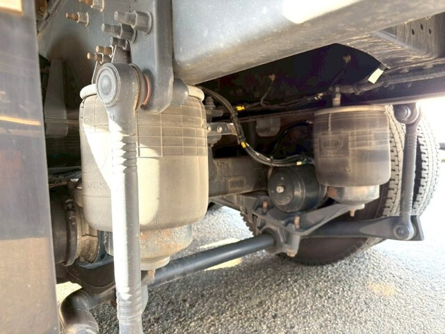 UDトラックスクオンアルミウイング大型（10t）[写真17]