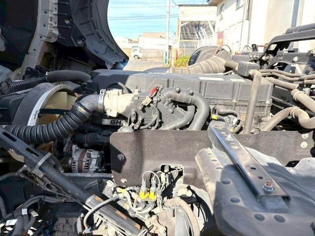 UDトラックスクオンアルミウイング大型（10t）[写真24]