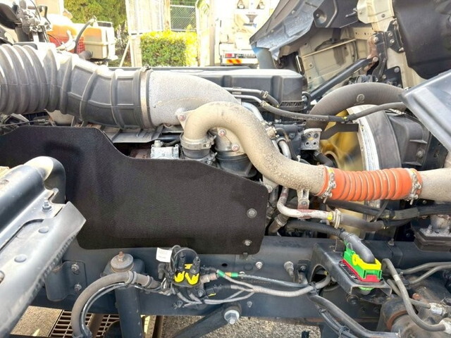 UDトラックスクオンアルミウイング大型（10t）[写真25]