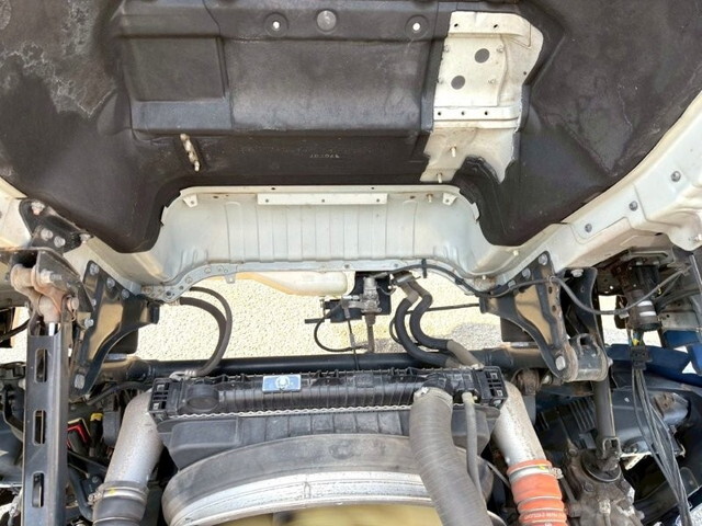 UDトラックスクオンアルミウイング大型（10t）[写真27]