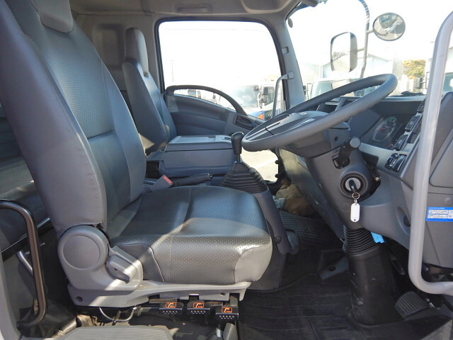 いすゞフォワード穴掘建柱車増トン（6t・8t）[写真15]