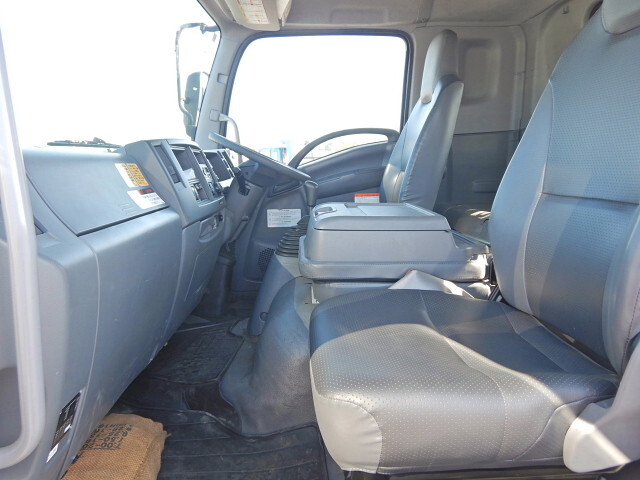 いすゞフォワード穴掘建柱車増トン（6t・8t）[写真16]