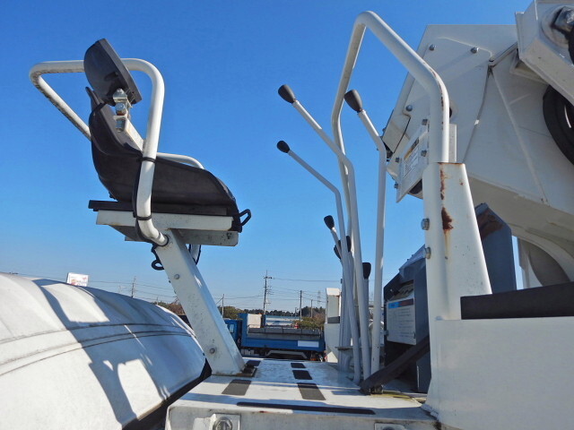 いすゞフォワード穴掘建柱車増トン（6t・8t）[写真31]