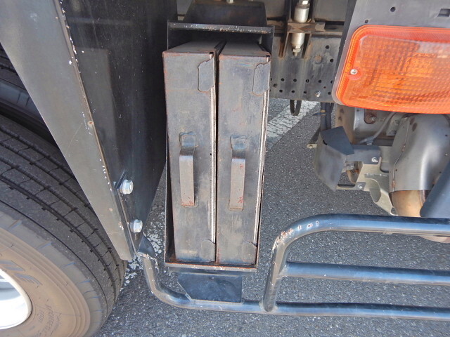 いすゞフォワード穴掘建柱車増トン（6t・8t）[写真32]