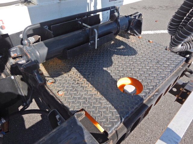 いすゞフォワード穴掘建柱車増トン（6t・8t）[写真33]