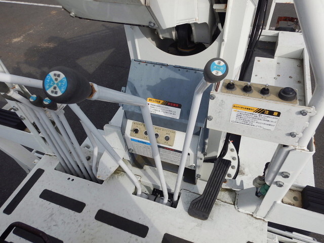 いすゞフォワード穴掘建柱車増トン（6t・8t）[写真35]