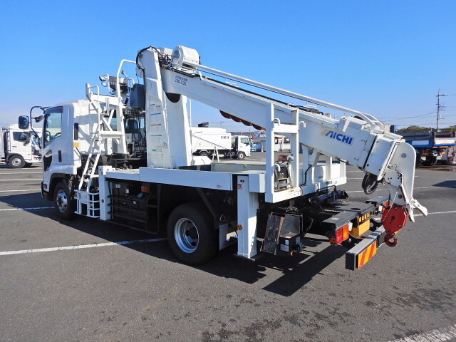 いすゞフォワード穴掘建柱車増トン（6t・8t）[写真04]