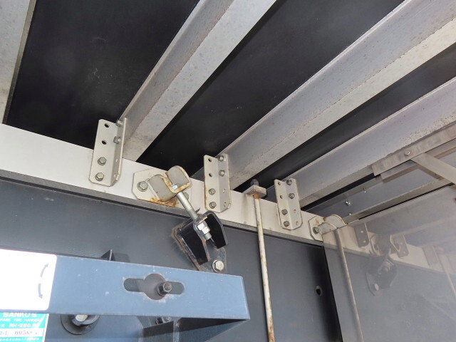 UDトラックスクオン冷凍車（冷蔵車）大型（10t）[写真10]