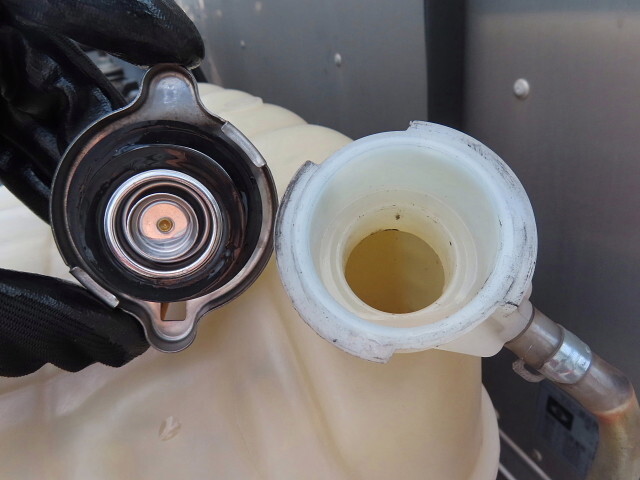 UDトラックスクオン冷凍車（冷蔵車）大型（10t）[写真18]