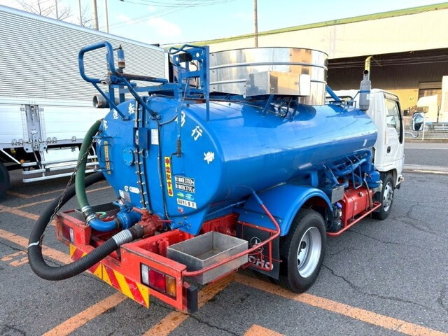 いすゞエルフバキュームカー小型（2t・3t）[写真04]