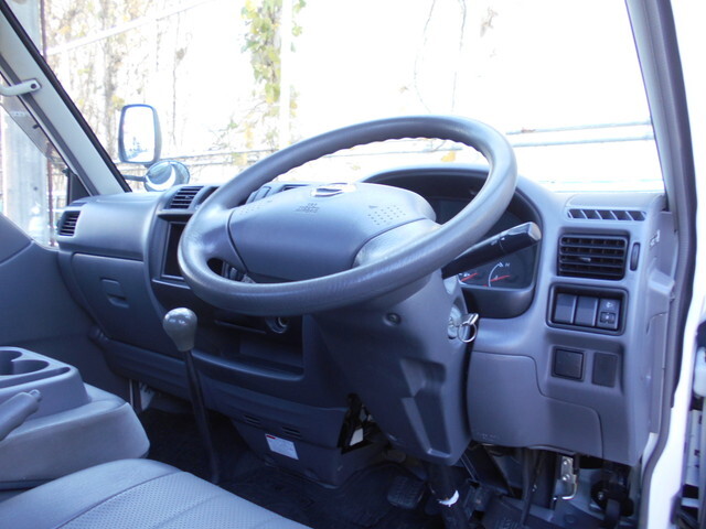 日産バネット平ボディ小型（2t・3t）[写真22]