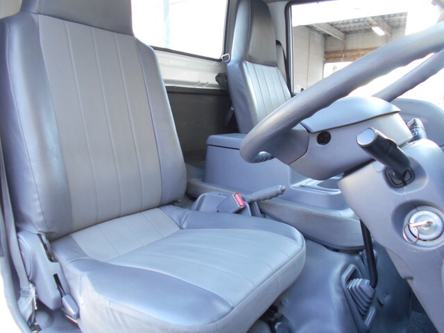 日産バネット平ボディ小型（2t・3t）[写真23]