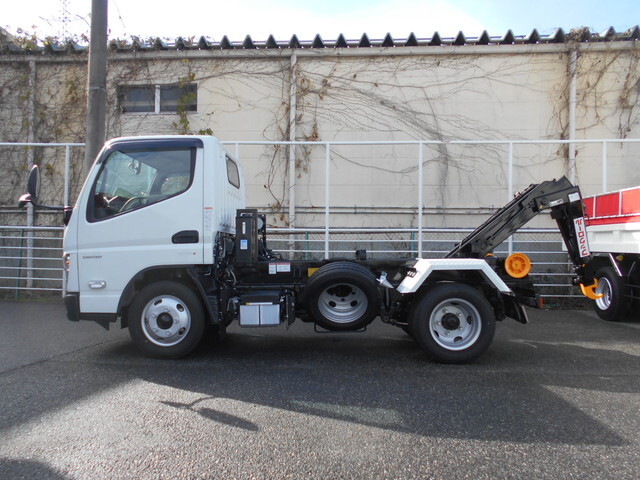 三菱ふそうキャンターコンテナ専用車小型（2t・3t）[写真06]