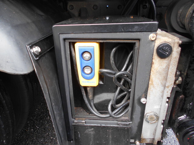 三菱ふそうキャンター平ボディ小型（2t・3t）[写真12]