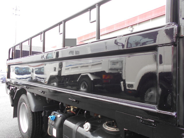 三菱ふそうキャンター平ボディ小型（2t・3t）[写真16]