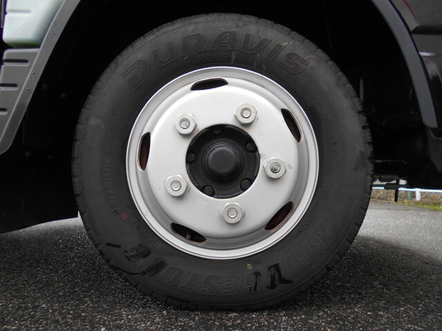 三菱ふそうキャンター平ボディ小型（2t・3t）[写真27]