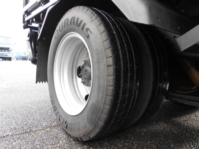 三菱ふそうキャンター平ボディ小型（2t・3t）[写真28]